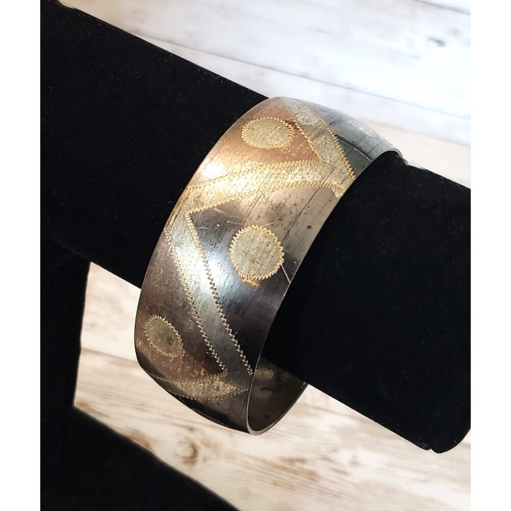 Vintage Bracelet / Bangle - Zig Zag Design Chunky 8.25"